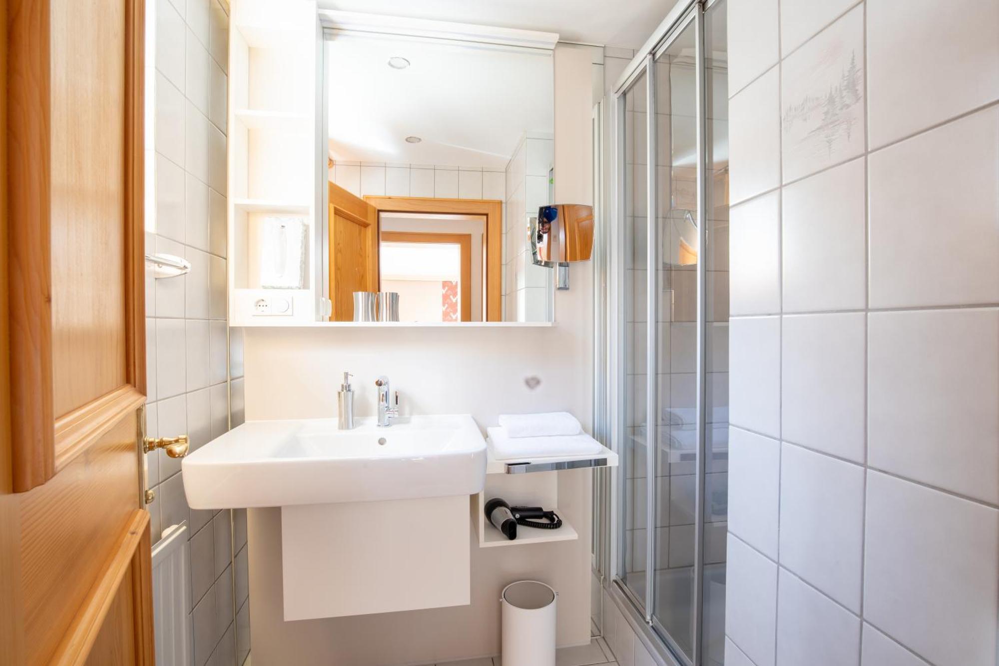 Hotel Gasthof Kreuz Sonntag Eksteriør bilde